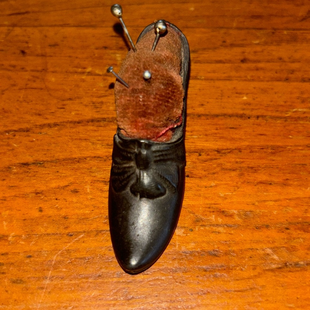 Vintage Victorian metal shoe pincushion (velvet cushion insert) 4 straight pins